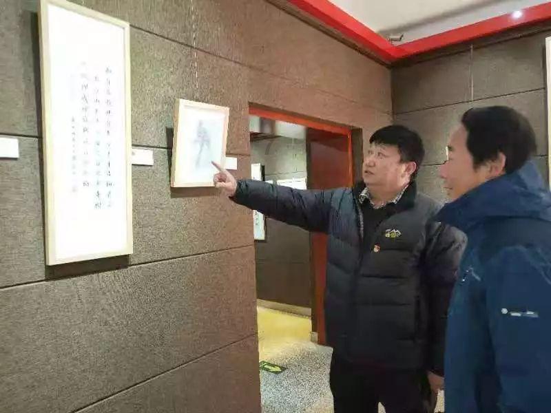 逃离电梯间