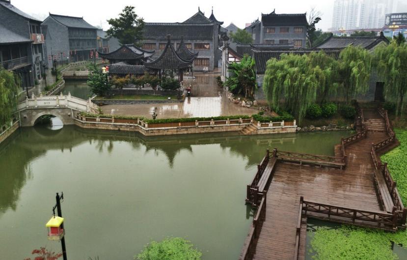 感知山东| 聊城市城管局环卫中心开展“送万福 进万家”活动